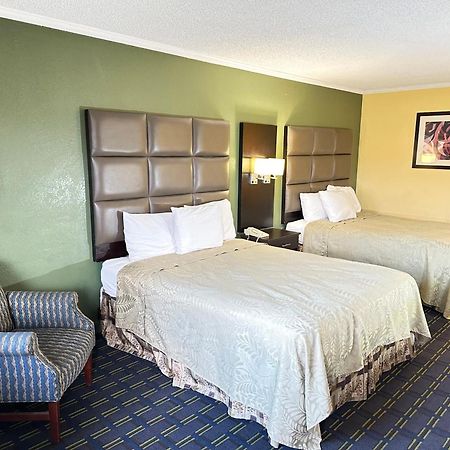 Rodeway Inn & Suites Plymouth Hwy 64 Εξωτερικό φωτογραφία
