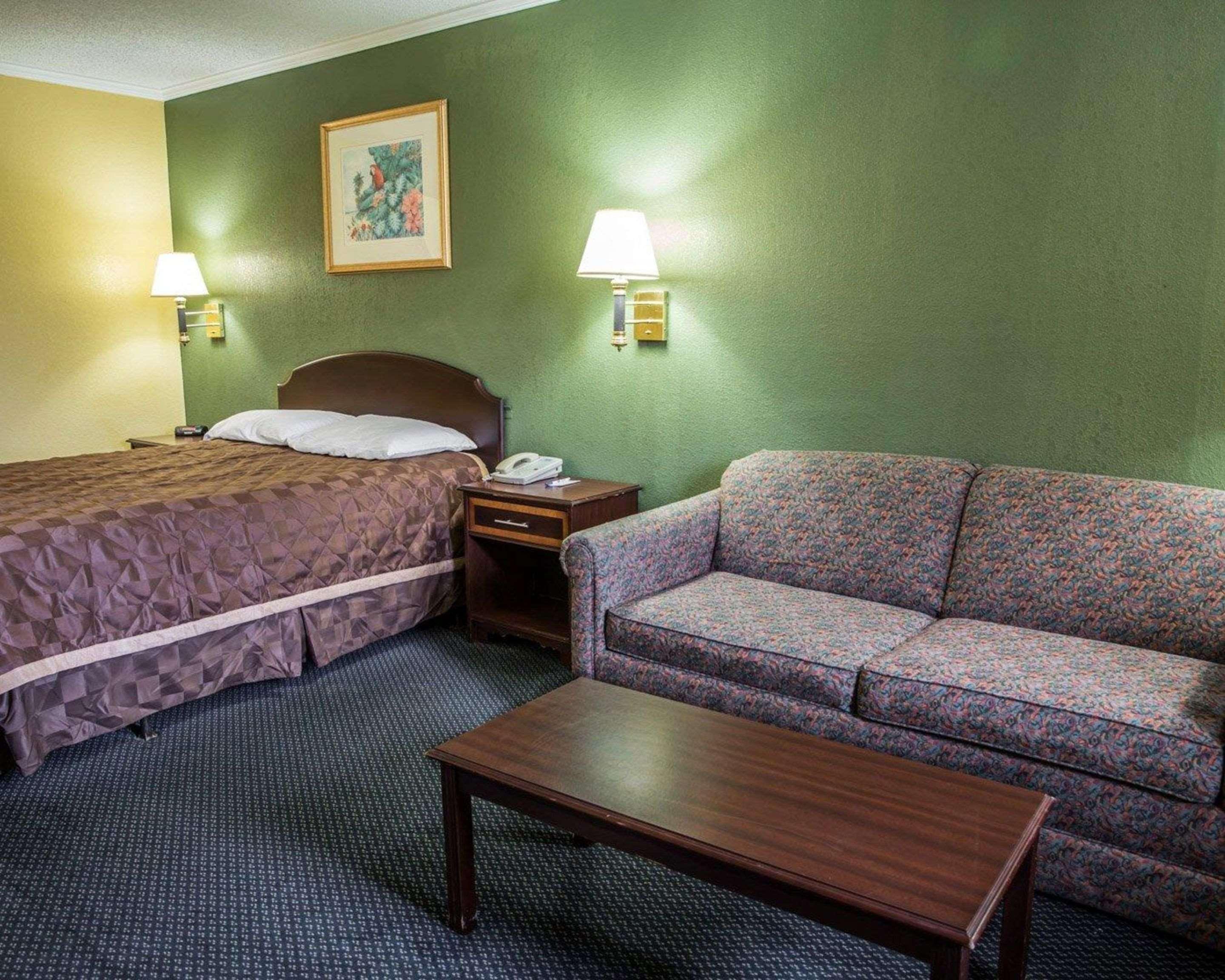 Rodeway Inn & Suites Plymouth Hwy 64 Εξωτερικό φωτογραφία
