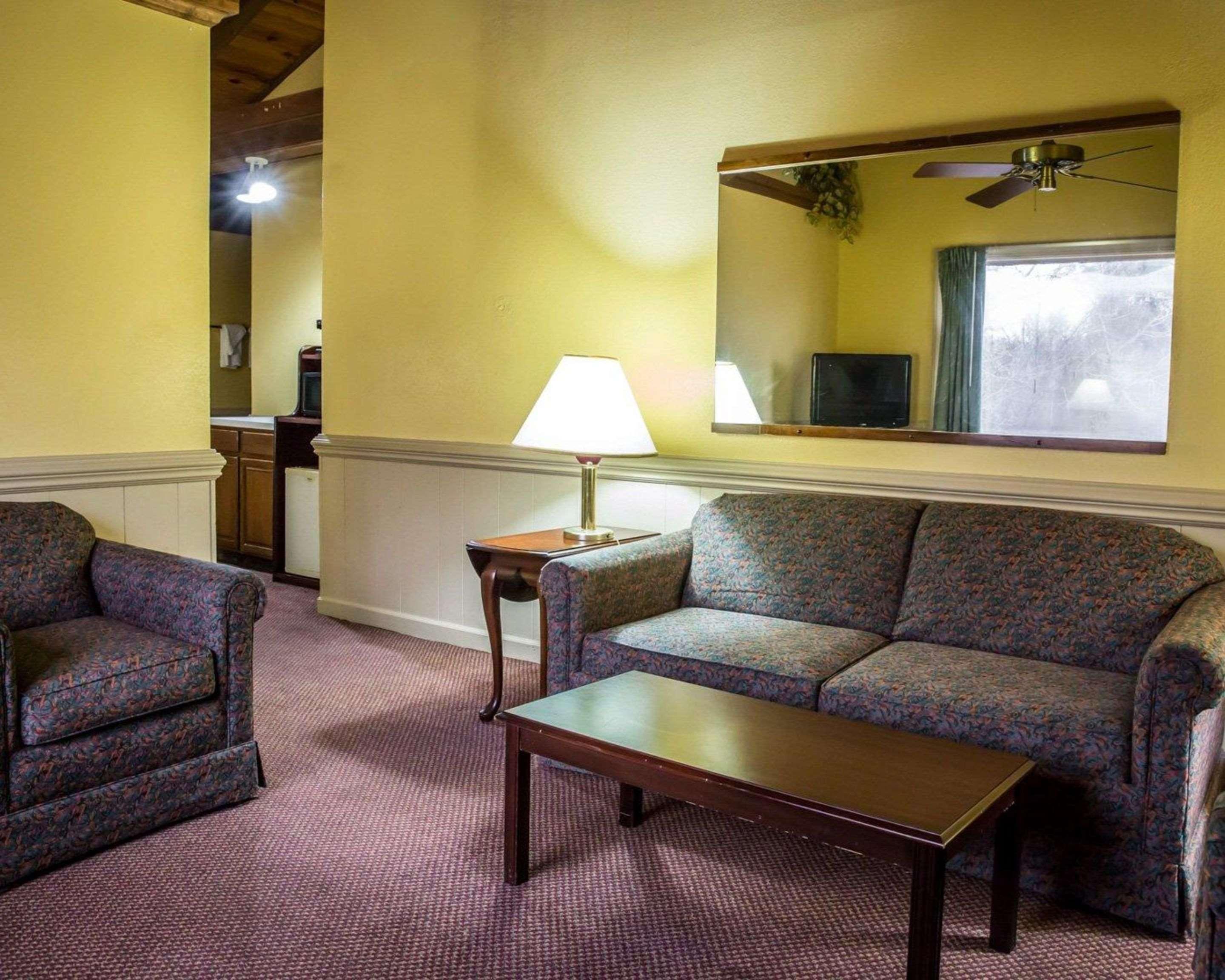 Rodeway Inn & Suites Plymouth Hwy 64 Εξωτερικό φωτογραφία