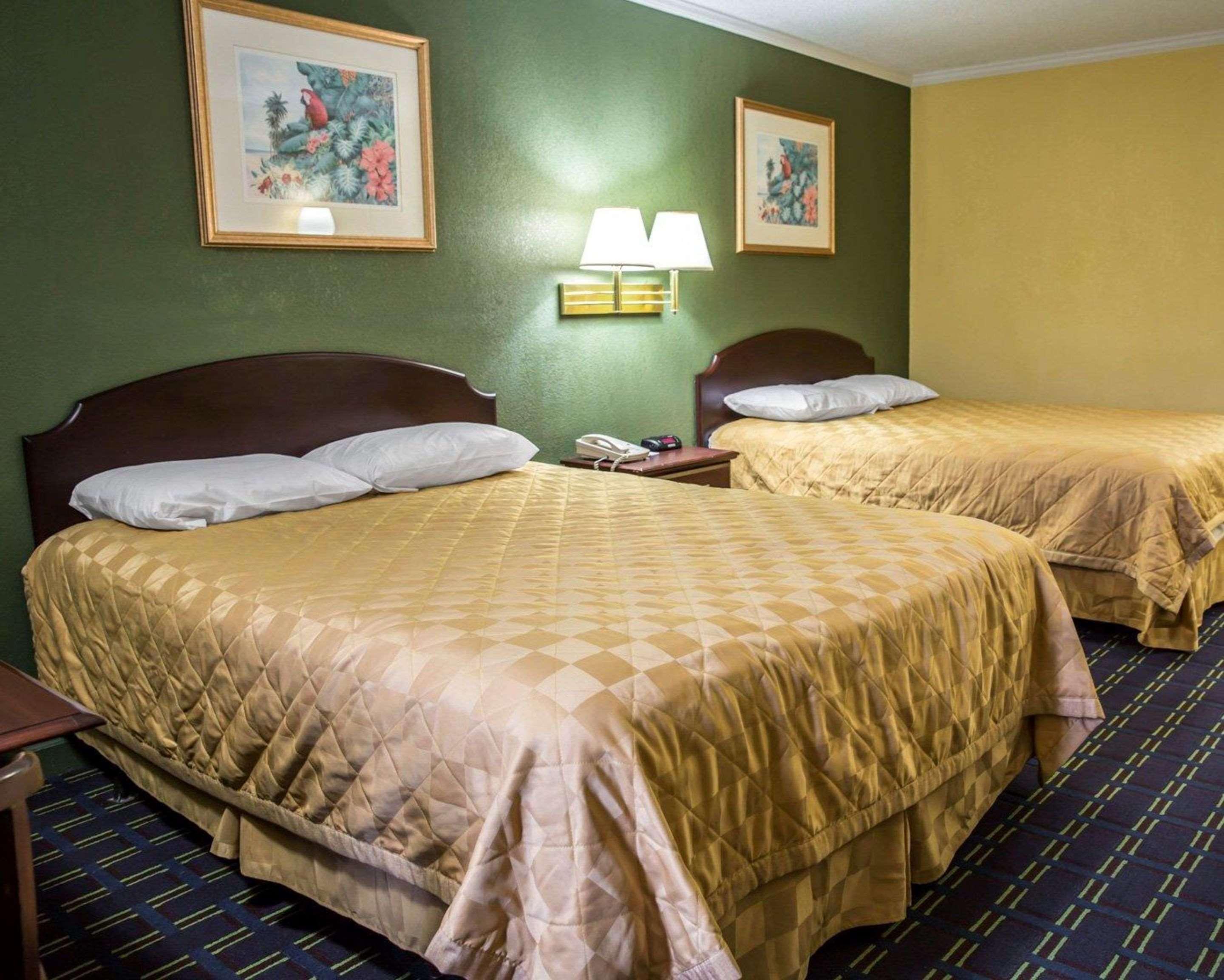 Rodeway Inn & Suites Plymouth Hwy 64 Εξωτερικό φωτογραφία