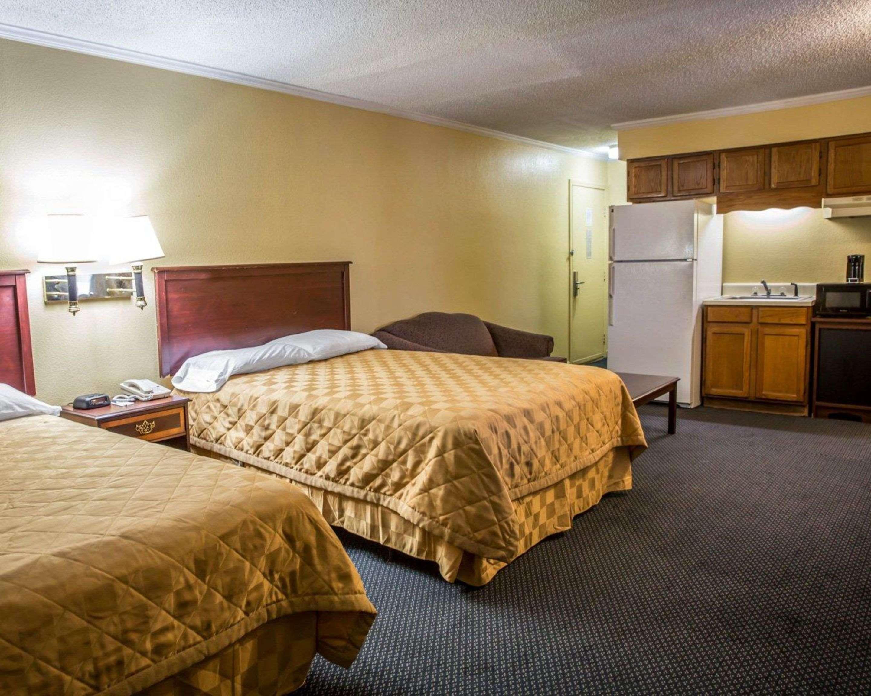 Rodeway Inn & Suites Plymouth Hwy 64 Εξωτερικό φωτογραφία