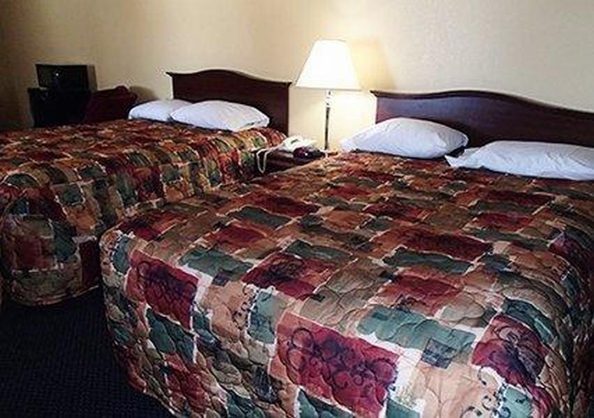 Rodeway Inn & Suites Plymouth Hwy 64 Εξωτερικό φωτογραφία