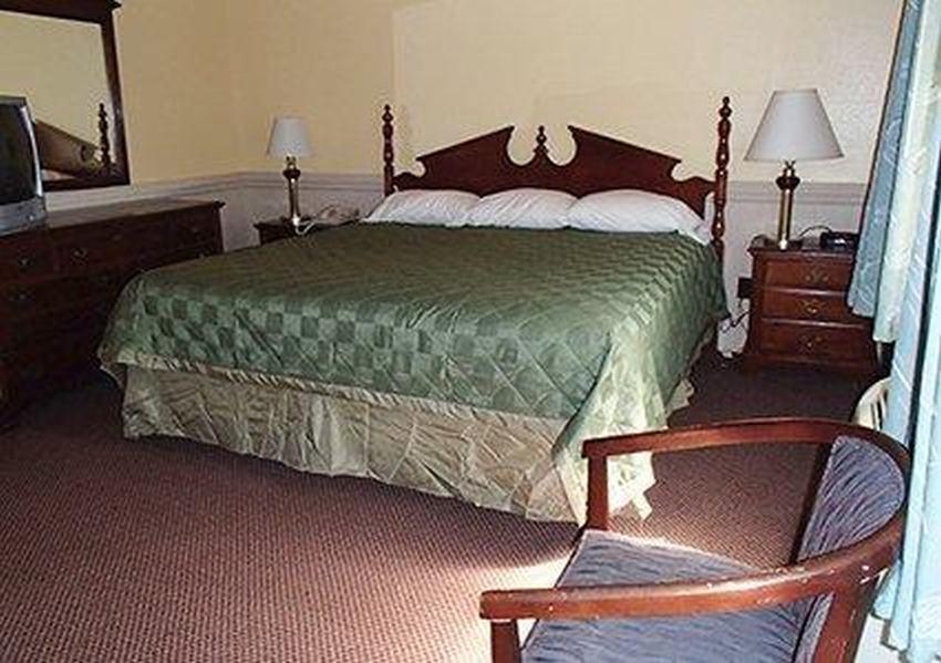 Rodeway Inn & Suites Plymouth Hwy 64 Εξωτερικό φωτογραφία