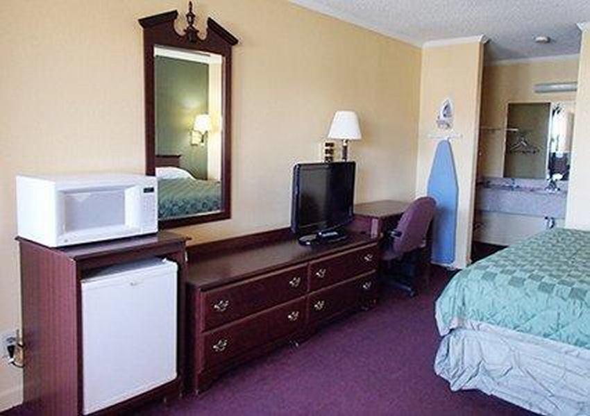 Rodeway Inn & Suites Plymouth Hwy 64 Εξωτερικό φωτογραφία