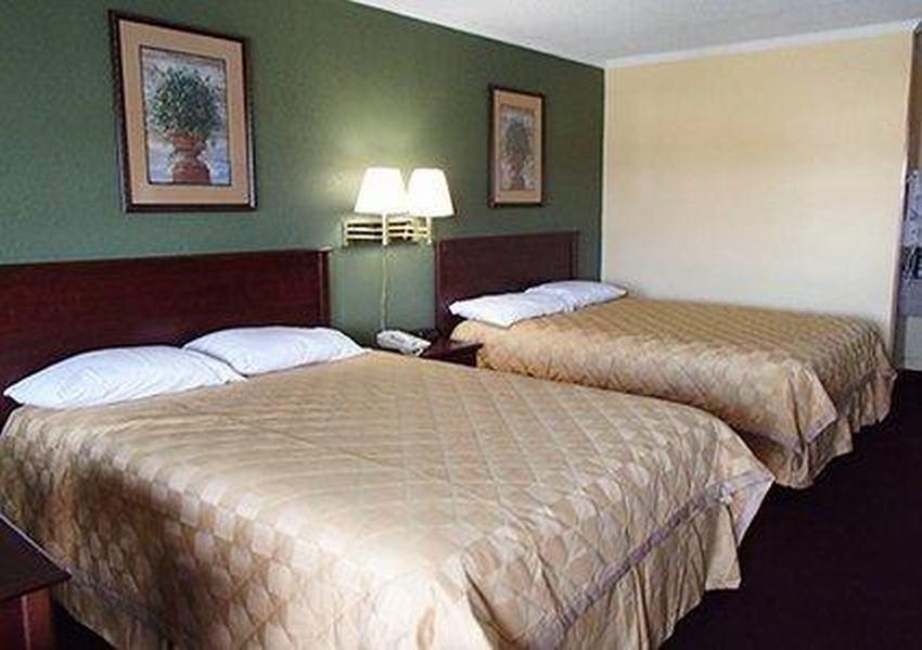 Rodeway Inn & Suites Plymouth Hwy 64 Εξωτερικό φωτογραφία