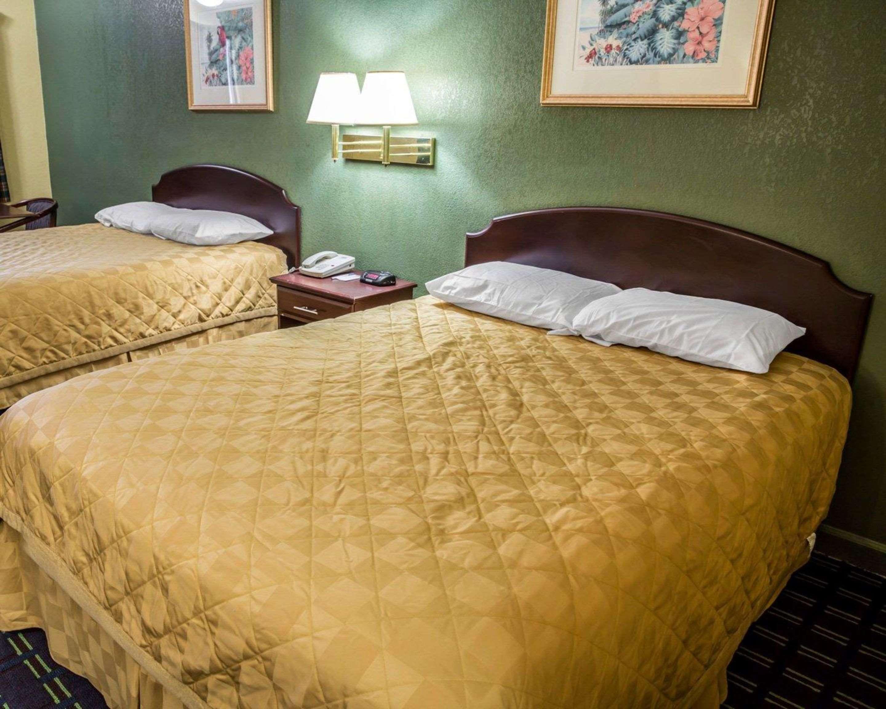 Rodeway Inn & Suites Plymouth Hwy 64 Εξωτερικό φωτογραφία