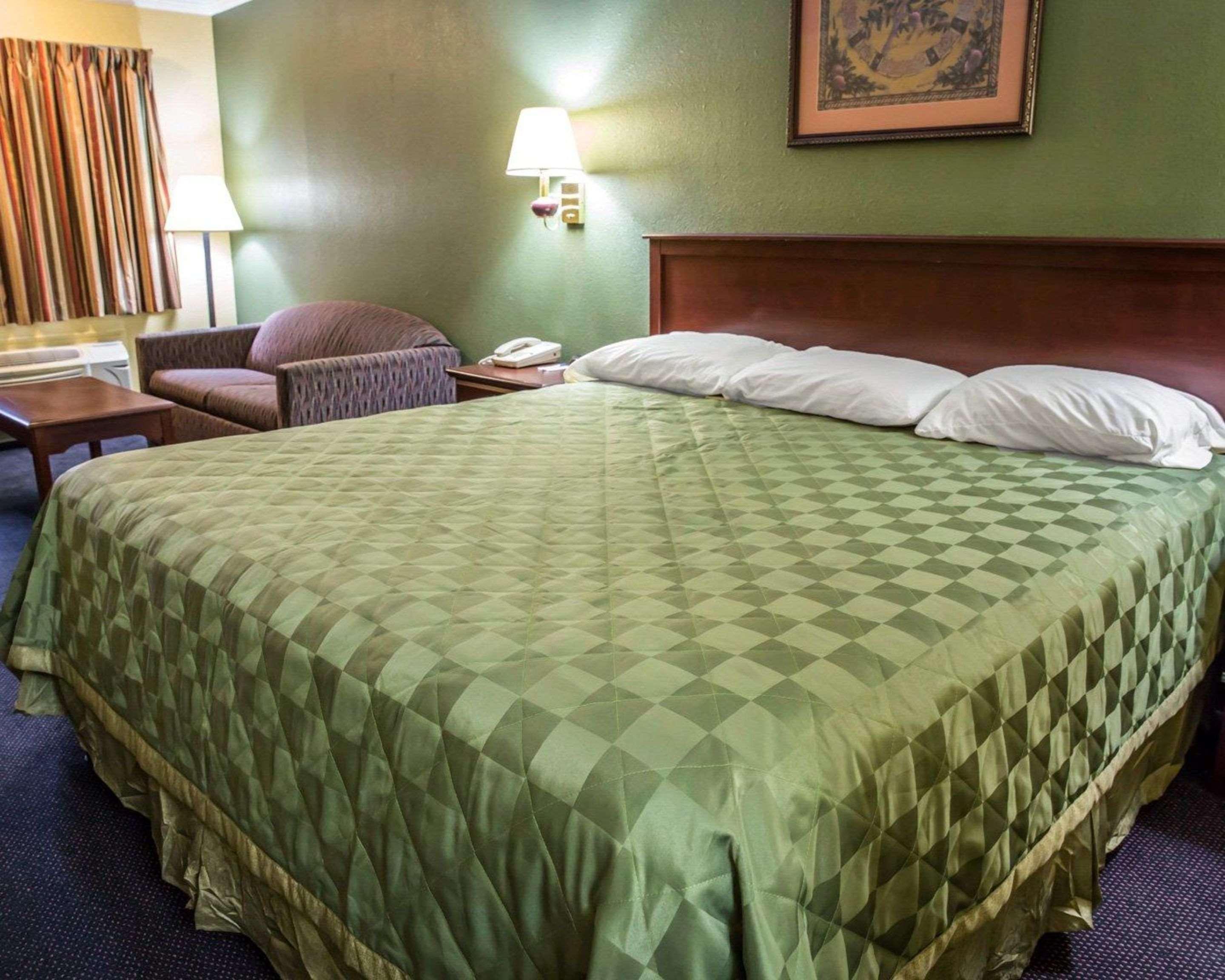 Rodeway Inn & Suites Plymouth Hwy 64 Εξωτερικό φωτογραφία
