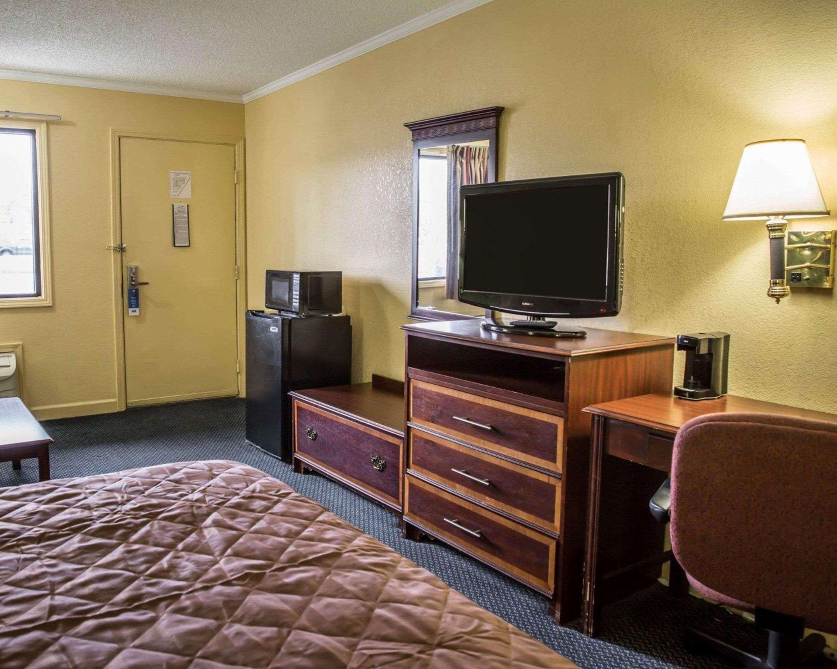 Rodeway Inn & Suites Plymouth Hwy 64 Εξωτερικό φωτογραφία