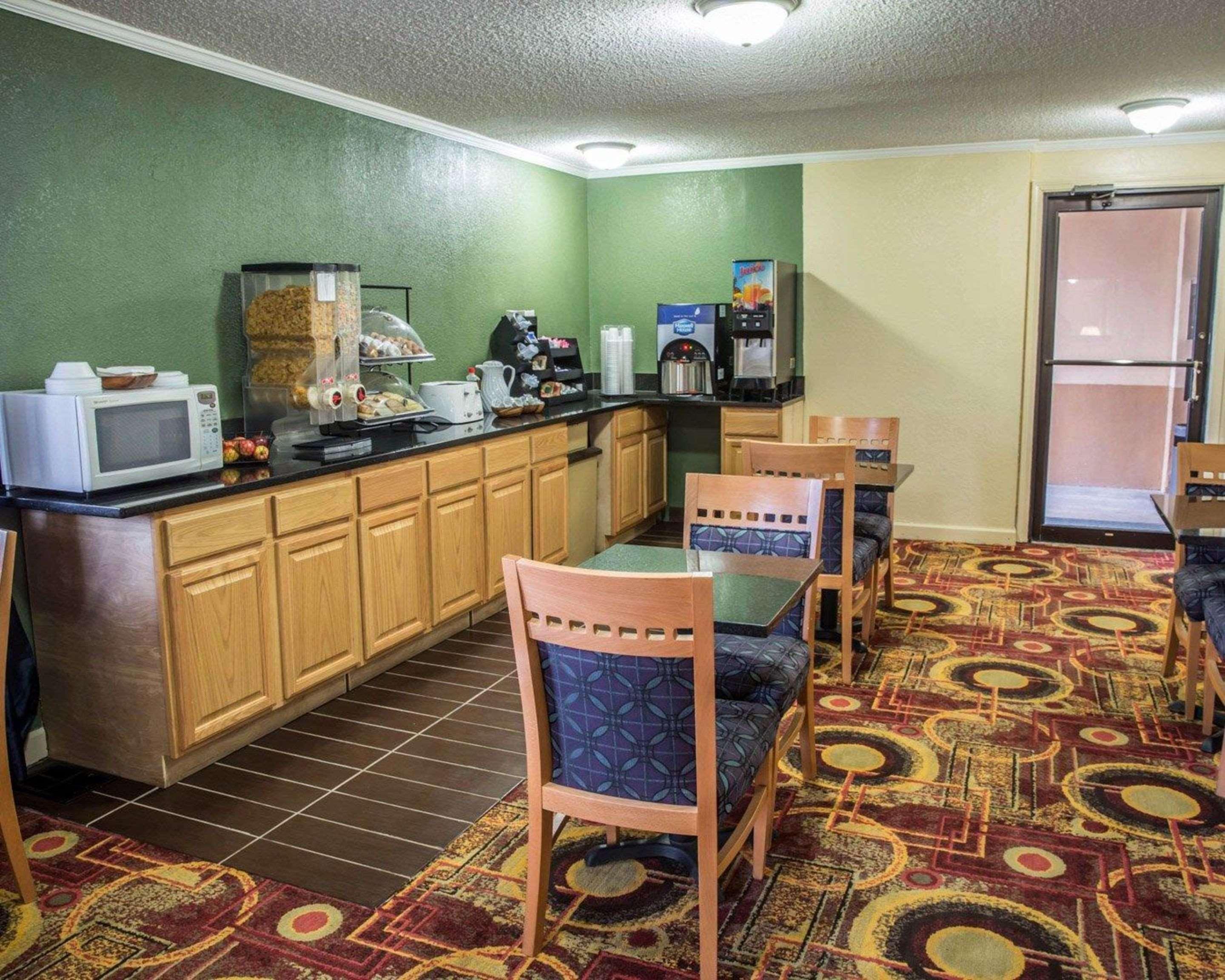 Rodeway Inn & Suites Plymouth Hwy 64 Εξωτερικό φωτογραφία