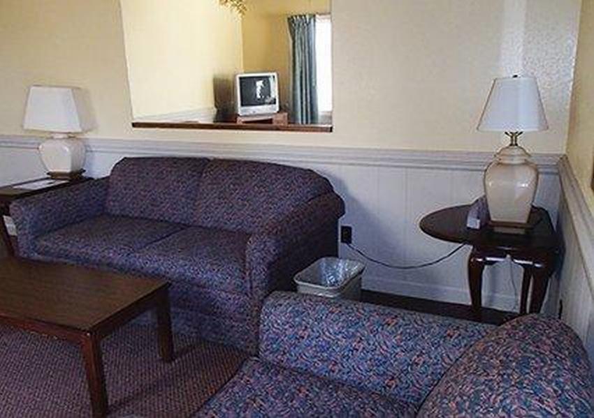Rodeway Inn & Suites Plymouth Hwy 64 Εξωτερικό φωτογραφία