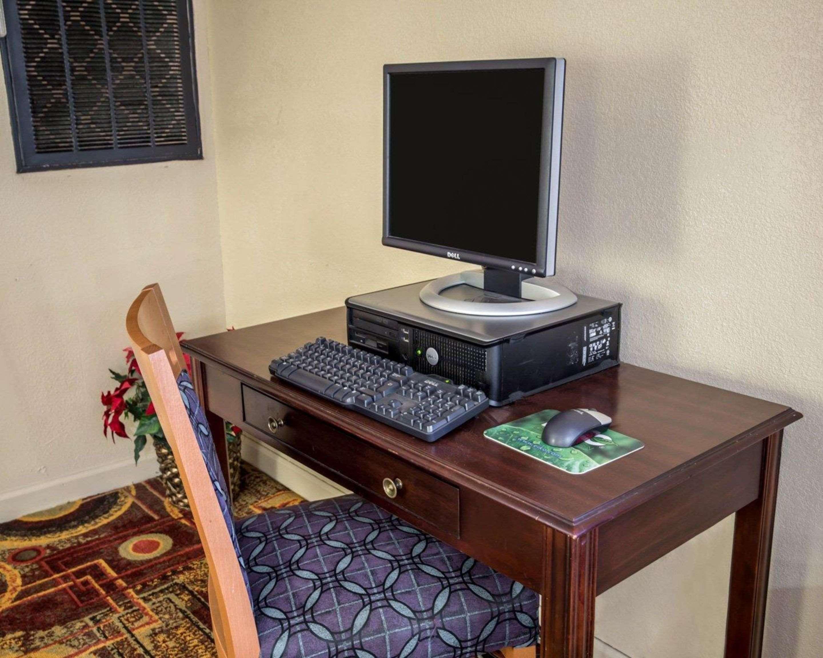 Rodeway Inn & Suites Plymouth Hwy 64 Εξωτερικό φωτογραφία