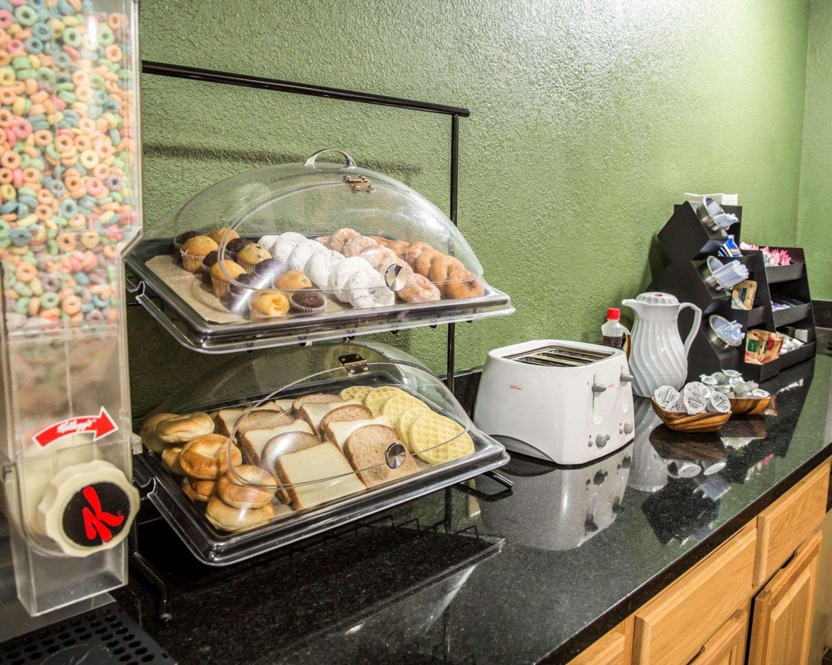 Rodeway Inn & Suites Plymouth Hwy 64 Εξωτερικό φωτογραφία