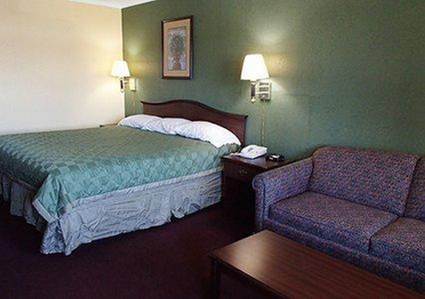 Rodeway Inn & Suites Plymouth Hwy 64 Εξωτερικό φωτογραφία