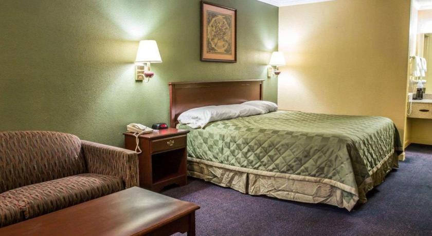 Rodeway Inn & Suites Plymouth Hwy 64 Εξωτερικό φωτογραφία