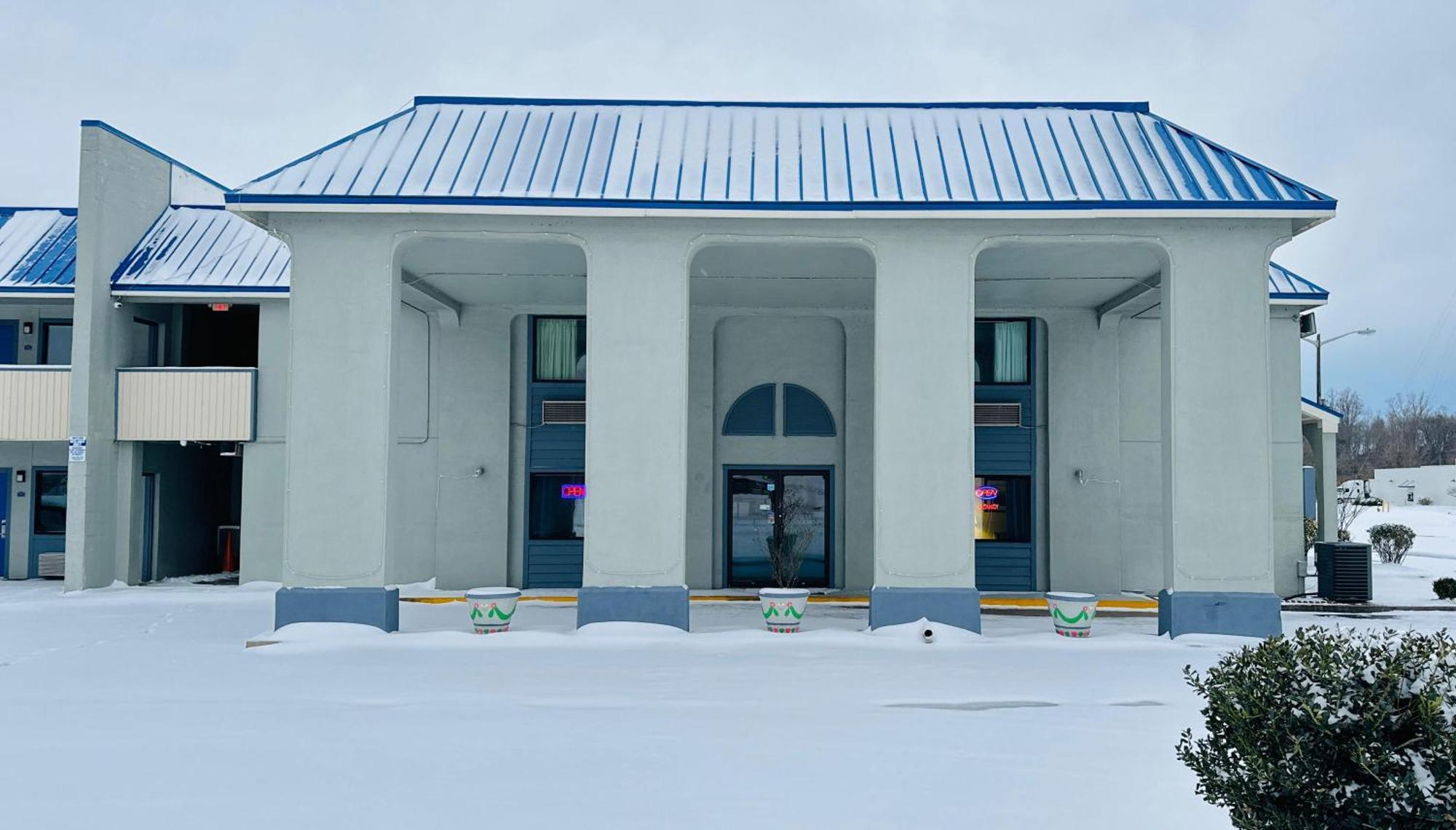 Rodeway Inn & Suites Plymouth Hwy 64 Εξωτερικό φωτογραφία