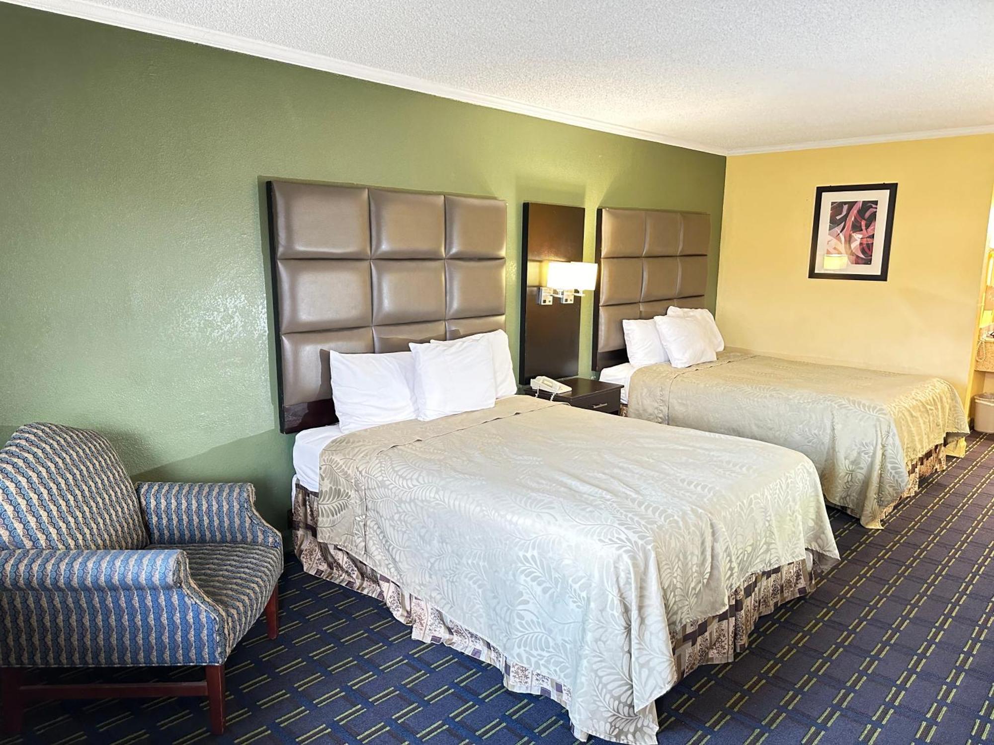 Rodeway Inn & Suites Plymouth Hwy 64 Εξωτερικό φωτογραφία