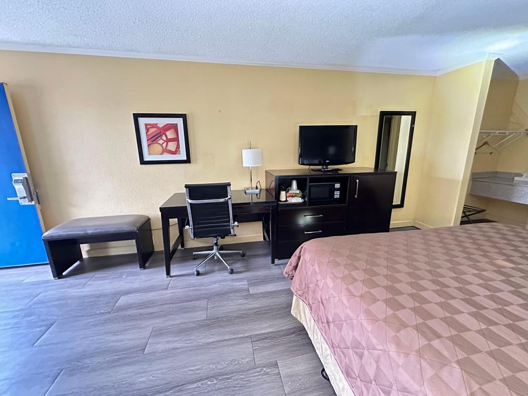 Rodeway Inn & Suites Plymouth Hwy 64 Εξωτερικό φωτογραφία