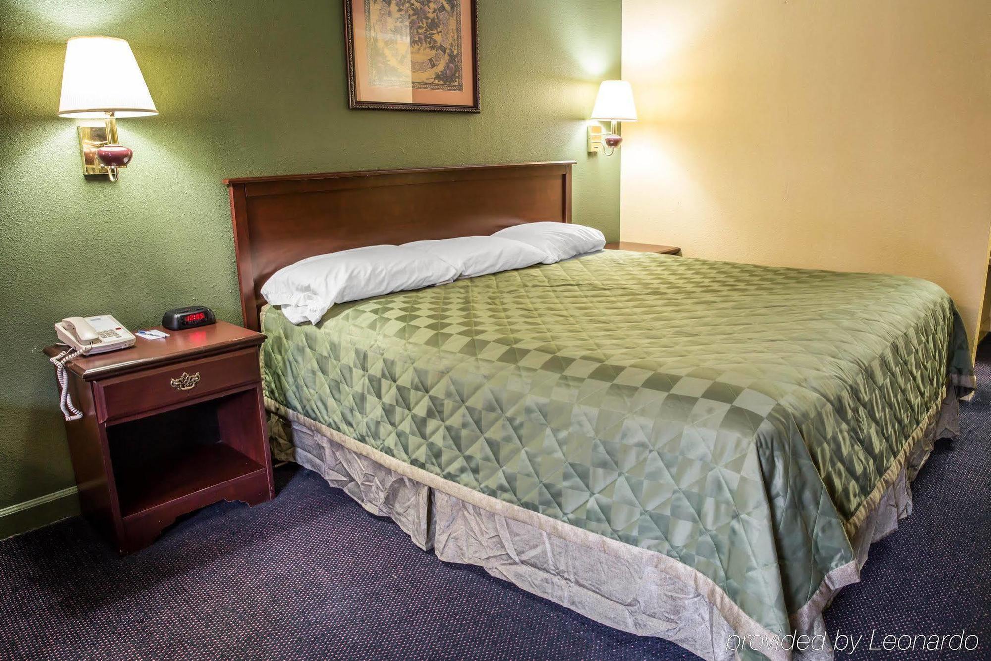 Rodeway Inn & Suites Plymouth Hwy 64 Εξωτερικό φωτογραφία