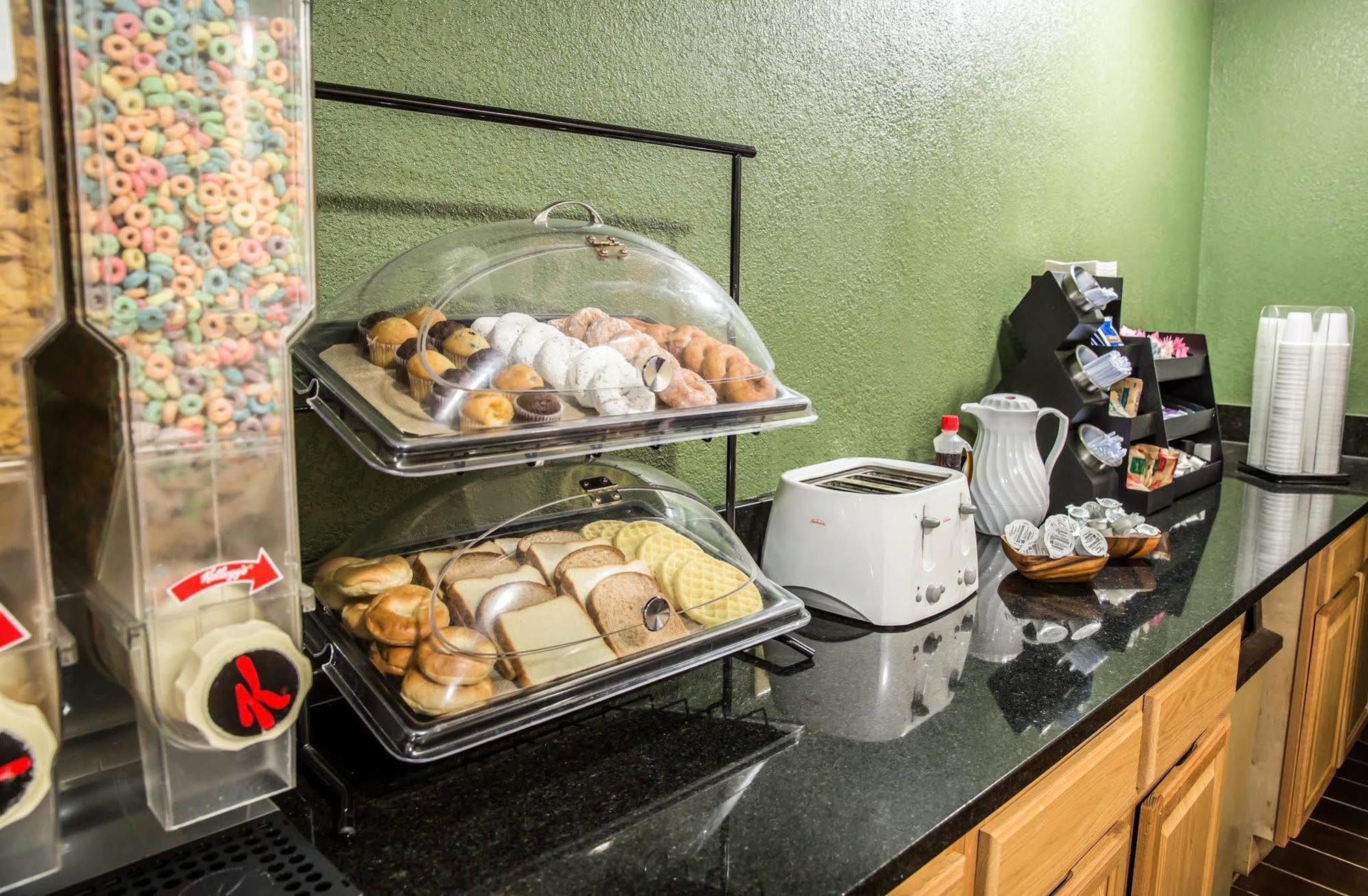 Rodeway Inn & Suites Plymouth Hwy 64 Εξωτερικό φωτογραφία