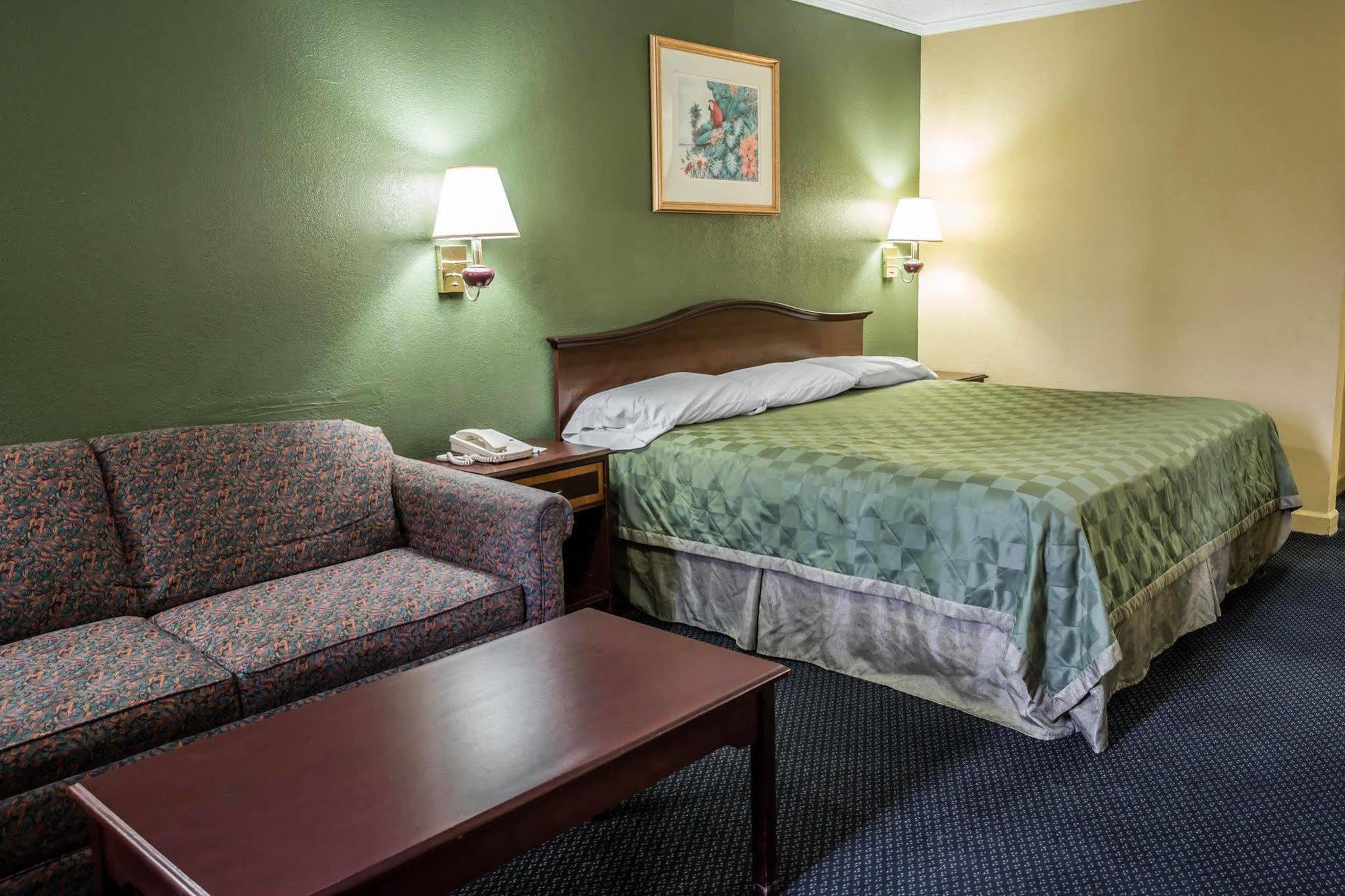 Rodeway Inn & Suites Plymouth Hwy 64 Εξωτερικό φωτογραφία