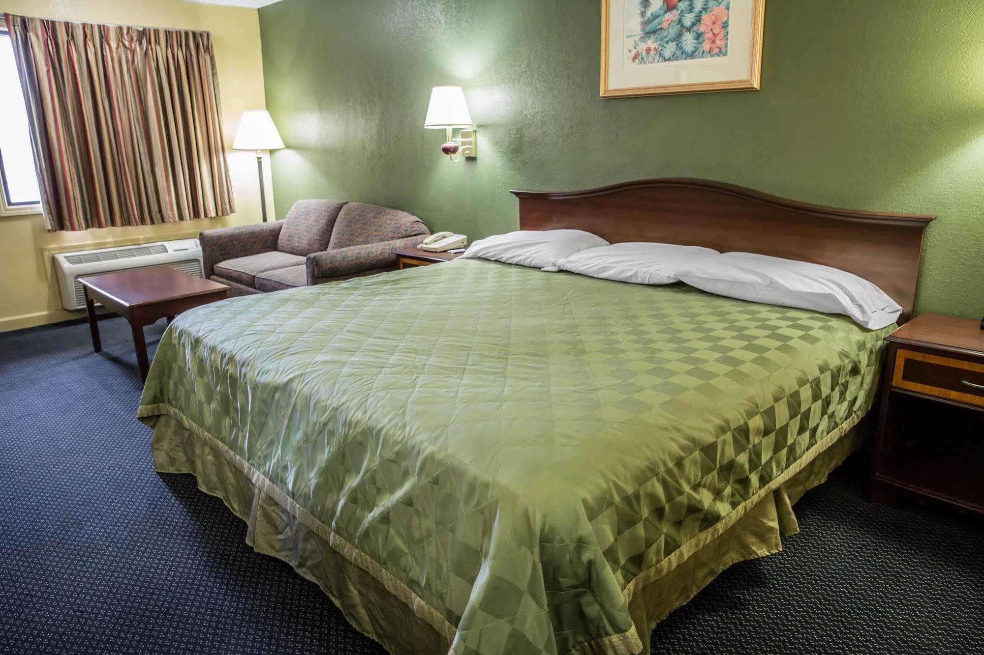 Rodeway Inn & Suites Plymouth Hwy 64 Εξωτερικό φωτογραφία