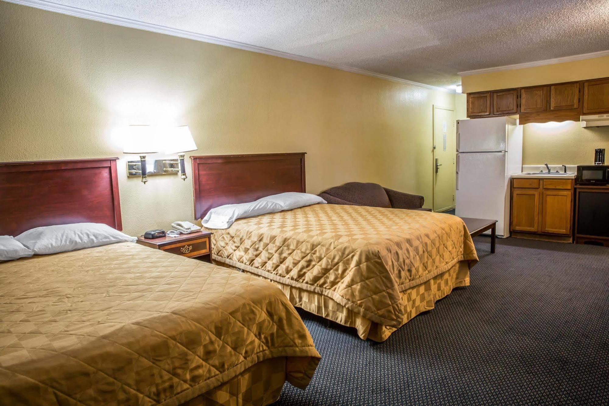 Rodeway Inn & Suites Plymouth Hwy 64 Εξωτερικό φωτογραφία